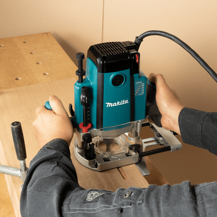 Makita RP2302FC Plunge Router (Variable Speed) [1/4&1/2 Makita RP2302FC Plunge Router (Variable Speed) [1/4&1/2